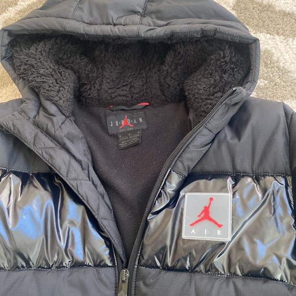 Nike Air Jordan black puffer jacket sz youth medium - Picture 3 of 4